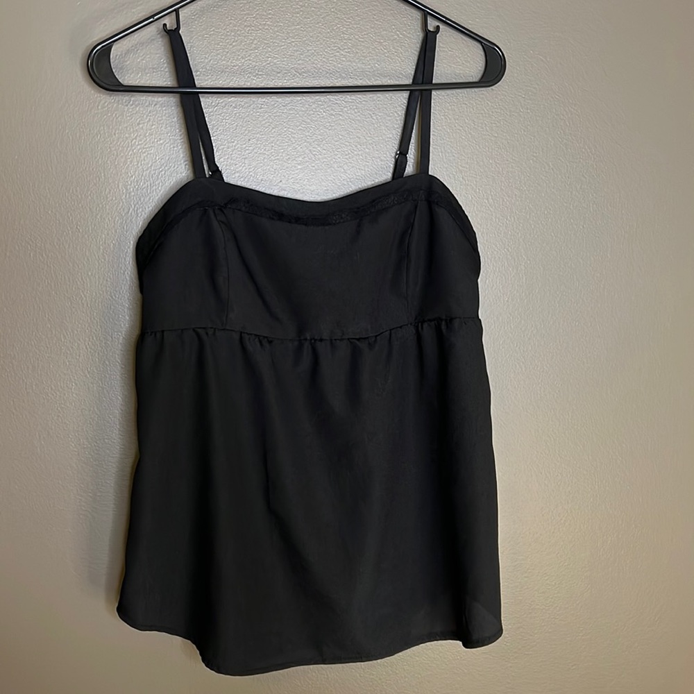 Lace detail Black sleeveless top, small, doesnt wrinkle.